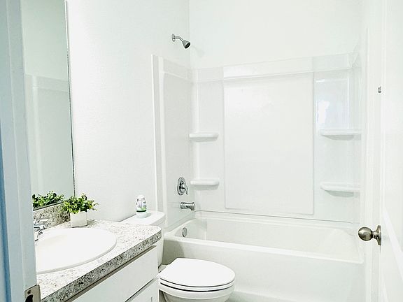 5th image of 2652 Buttercup Ave #2652