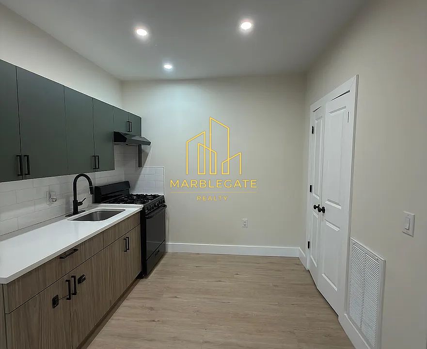 1st image of 101 W Broadway #1AZ