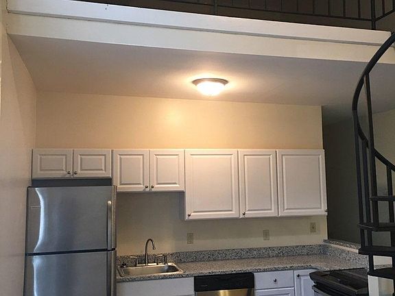 4th image of 733 Ashland Ave APT 7