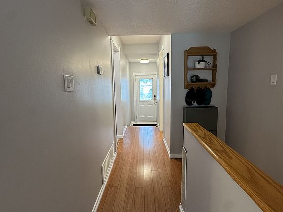 3rd image of 39 Bentbrook Cres #39