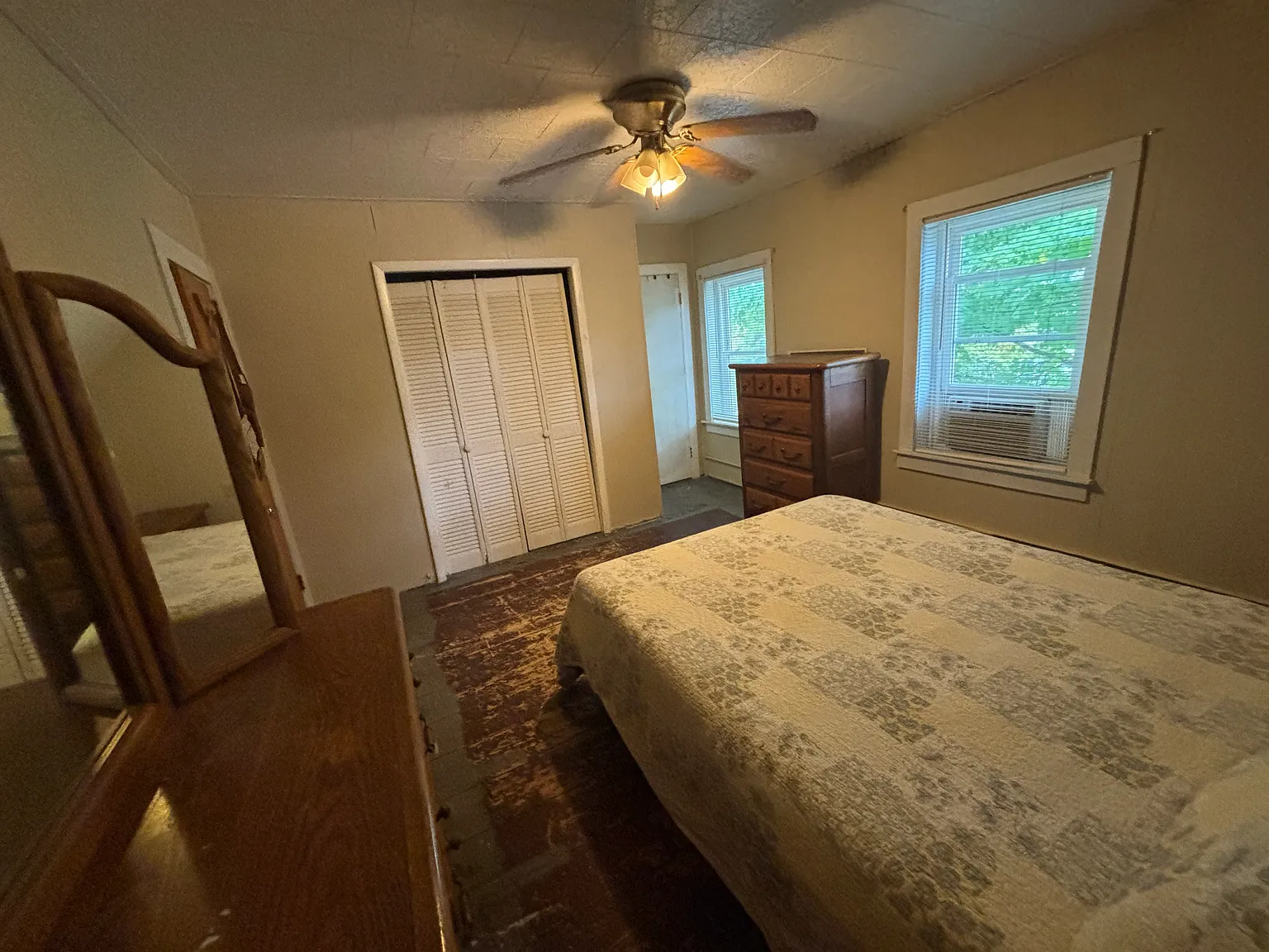 3 bed, 1.5 bath, 1600 sqft, $800 — Photo 4