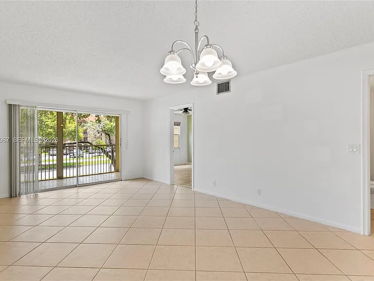 1100 SW 128th Ter #210U — Photo 4