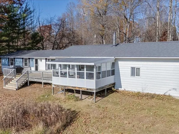 5654 Lakeview Dr, Hale, MI 48739