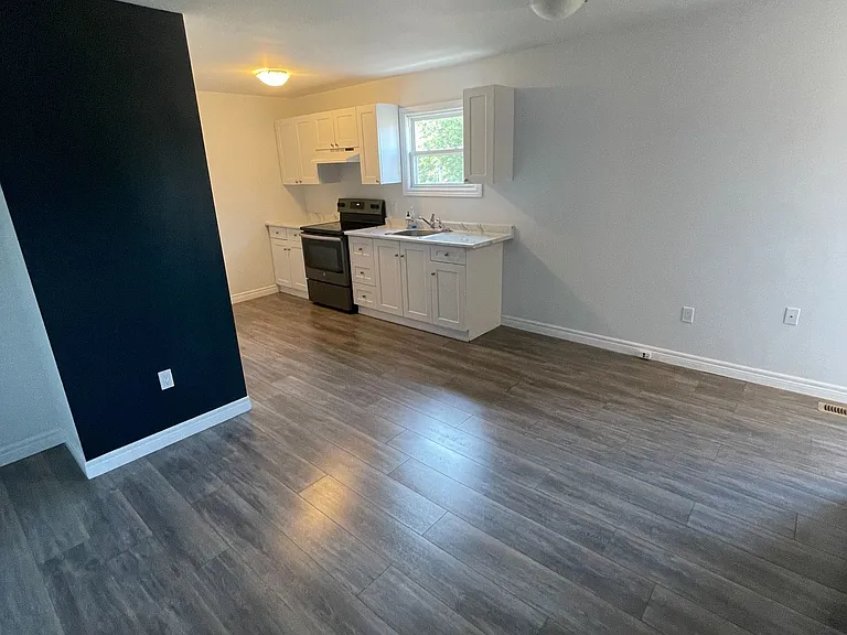 117 Lyons Ave #C — Photo 6