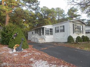 33 Kingfisher Way, Whiting, NJ 08759