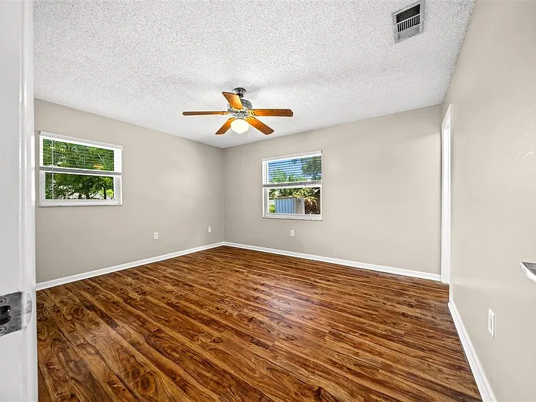 1820 SE 57th Ave — Photo 14