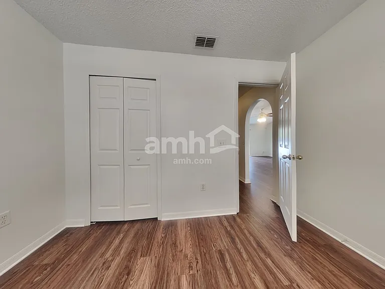 3460 Wentworth Cir W — Photo 13
