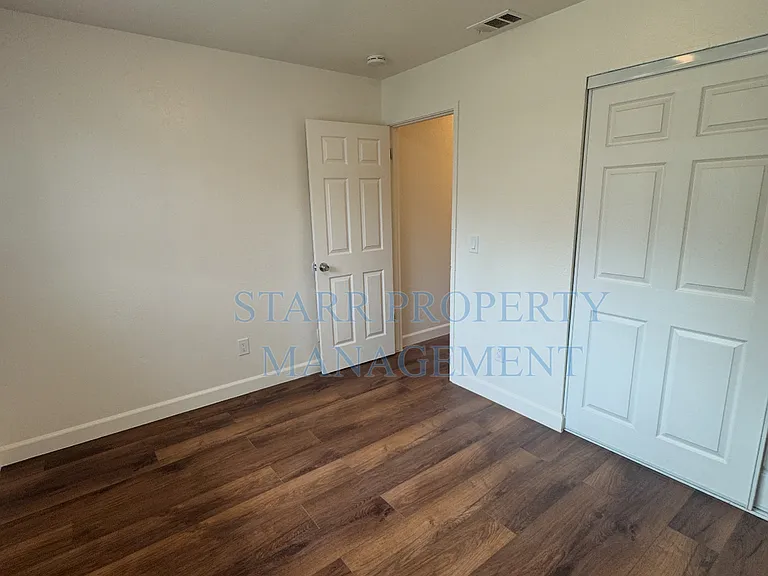 8829-8833 Kelley Dr — Photo 14