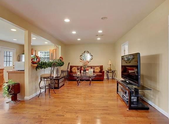 3rd image of 120 Alden Pl