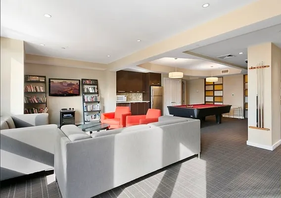 Sold by Triplemint | media 9