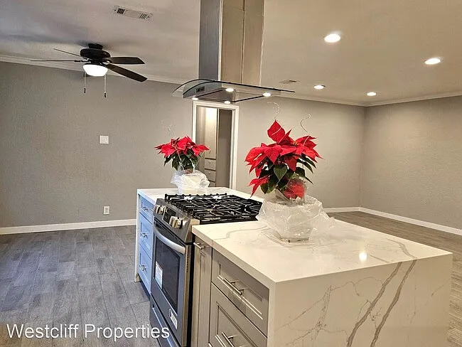 1012 S Baker St — Photo 8