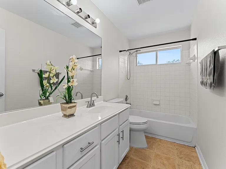 807 Midway Crst — Photo 21