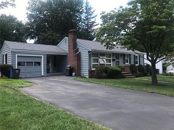 2nd image of 18 Tophill Dr