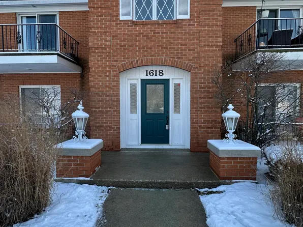1618 Camellia Dr APT D2, Munster, IN 46321