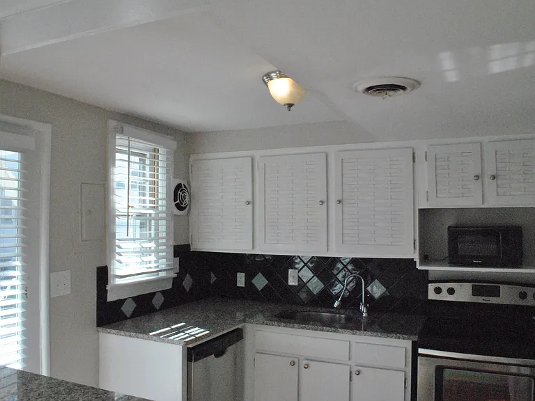 1038 Nichols Dr — Photo 17