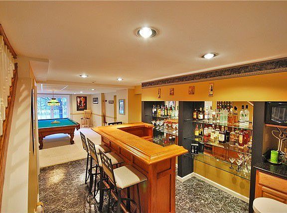 Finished walk-out basement with wet bar