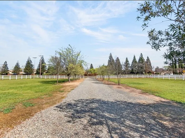 3167 Baseline Rd — Photo 2