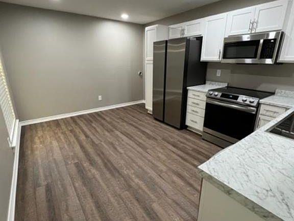 4th image of 14560 Tucker St N #14