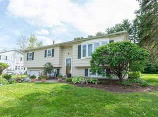 4 Crown Blvd, Newburgh, NY 12550