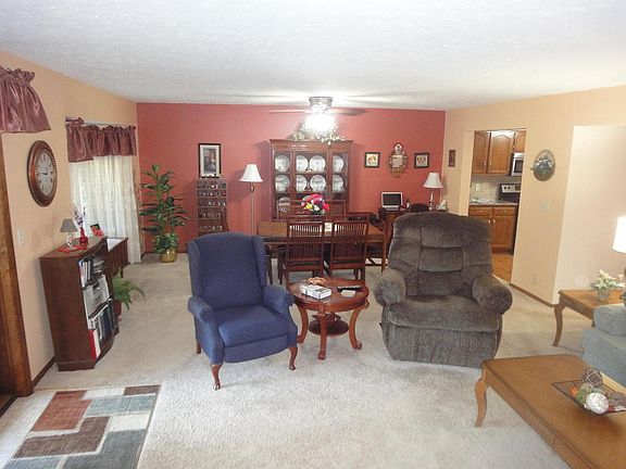 4th image of 13 Lakeshore Ct