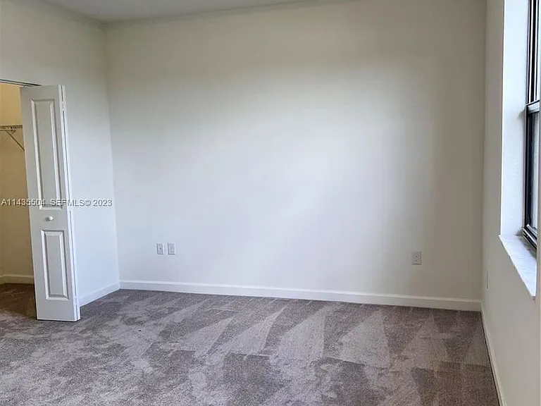 925 NE 211th St — Photo 16