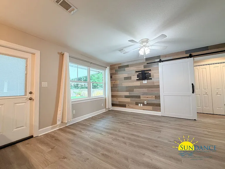 404 Lee Ln — Photo 10