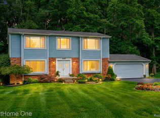6448 Grand Circle Dr, Brighton, MI 48116