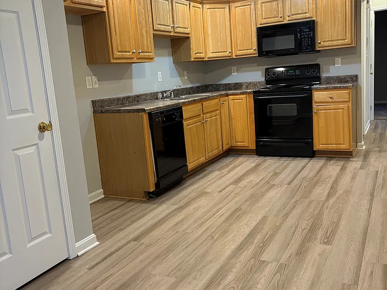 Eat-In Kitchen