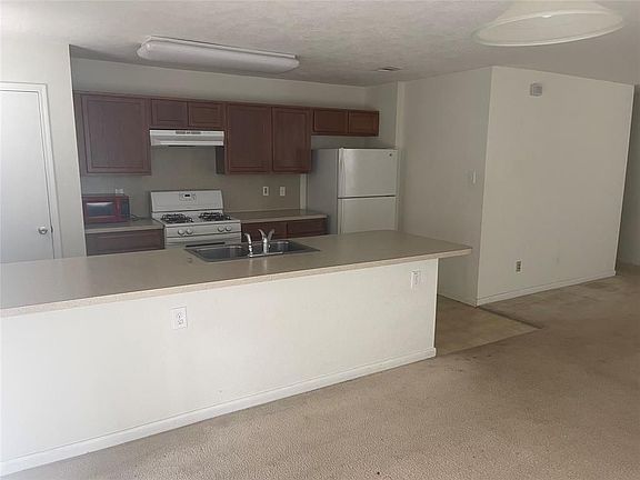 2nd image of 7502 Honey Pine Ln