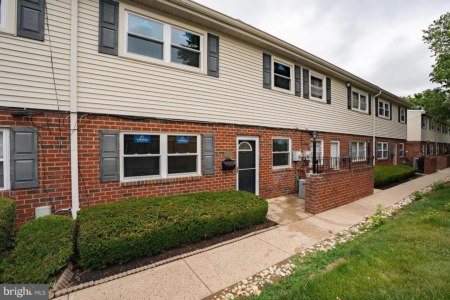 2 bed, 1040 sqft, $2,000 — Photo 1