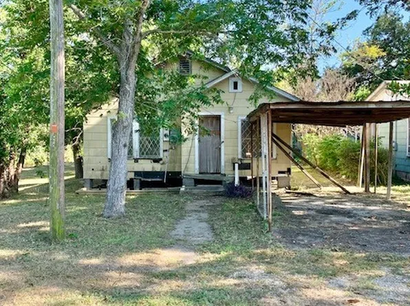 517 Franklin St, Goliad, TX 77963