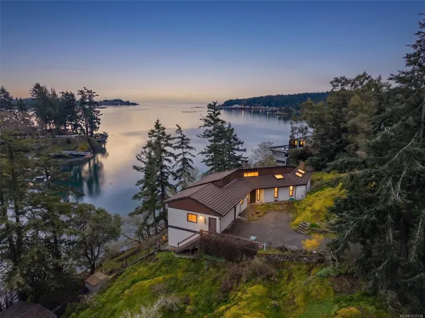 312 Bessborough Ave, View Royal, BC V9B 1T7