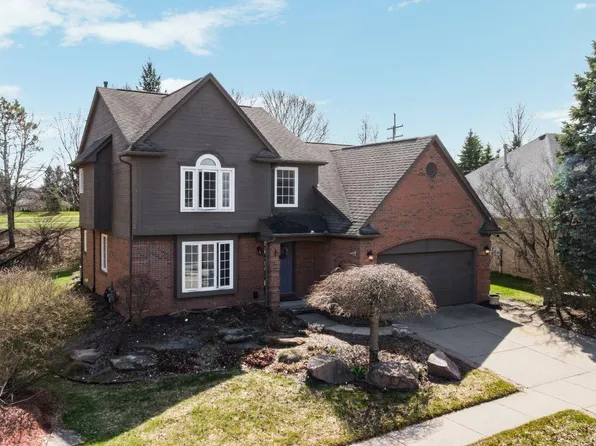 6566 Berkshire Dr, Washington, MI 48094