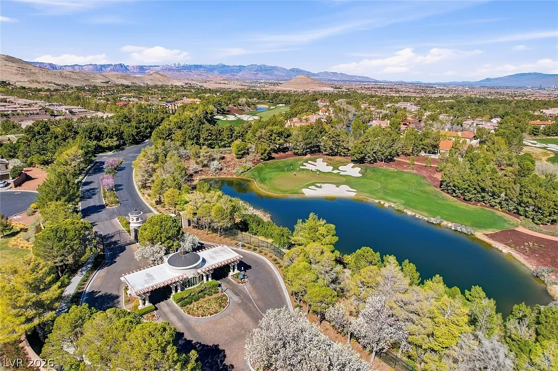 4 bed, 3.5 bath, 4628 sqft, $7,500 — Photo 1
