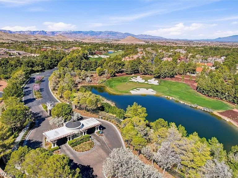 11 Grand Masters Dr — Photo 1