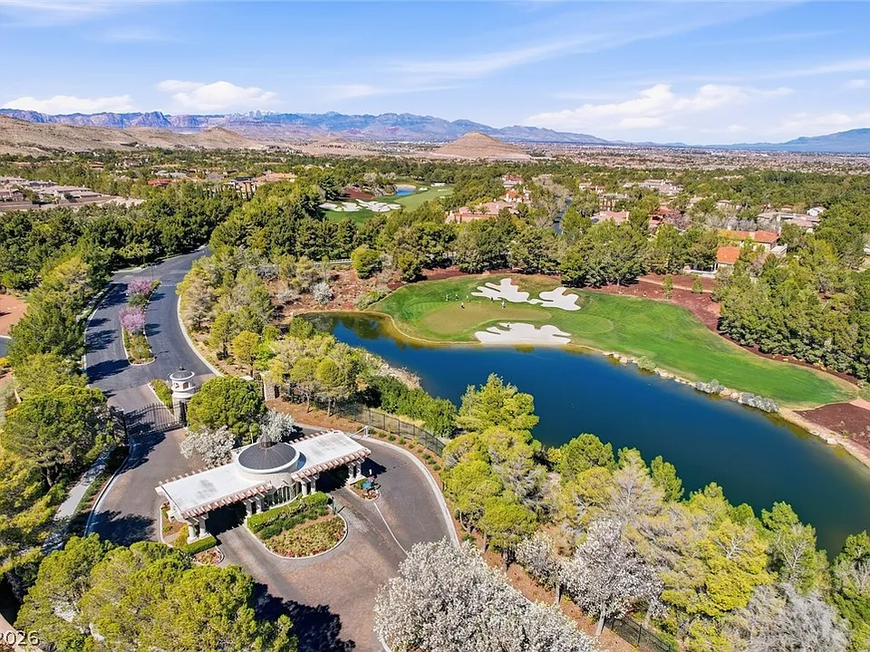 11 Grand Masters Dr
