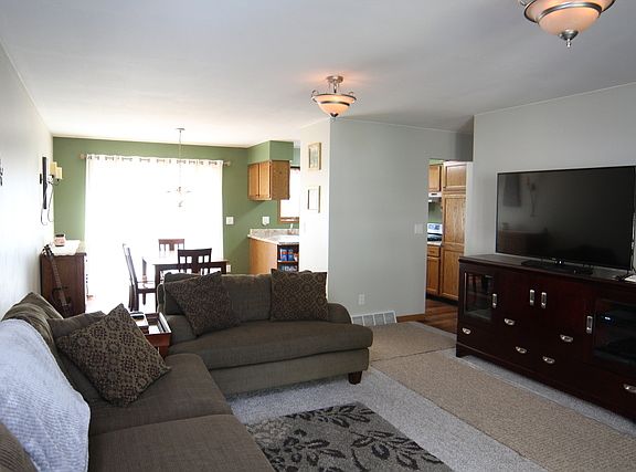 5th image of 233 Bridgewood Dr