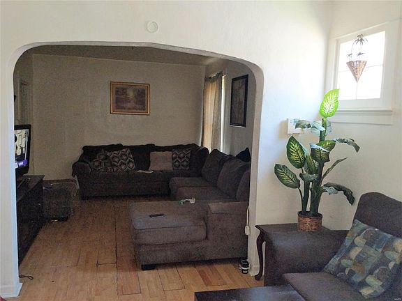 4th image of 4439 Labadie Ave