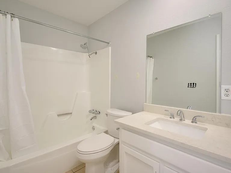 2104 Magazine St — Photo 21