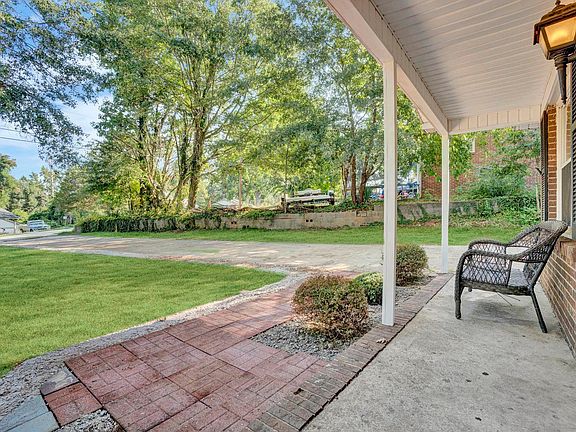 3rd image of 19 Stevenson Ln