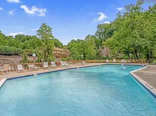 322 Crescent Spring Dr #5, Louisville, KY 40206