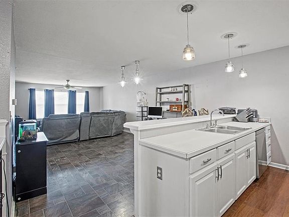 5th image of 126 Joles Dr