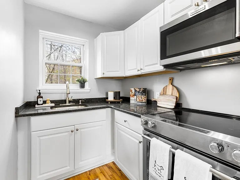 21 Elm St #4 — Photo 7