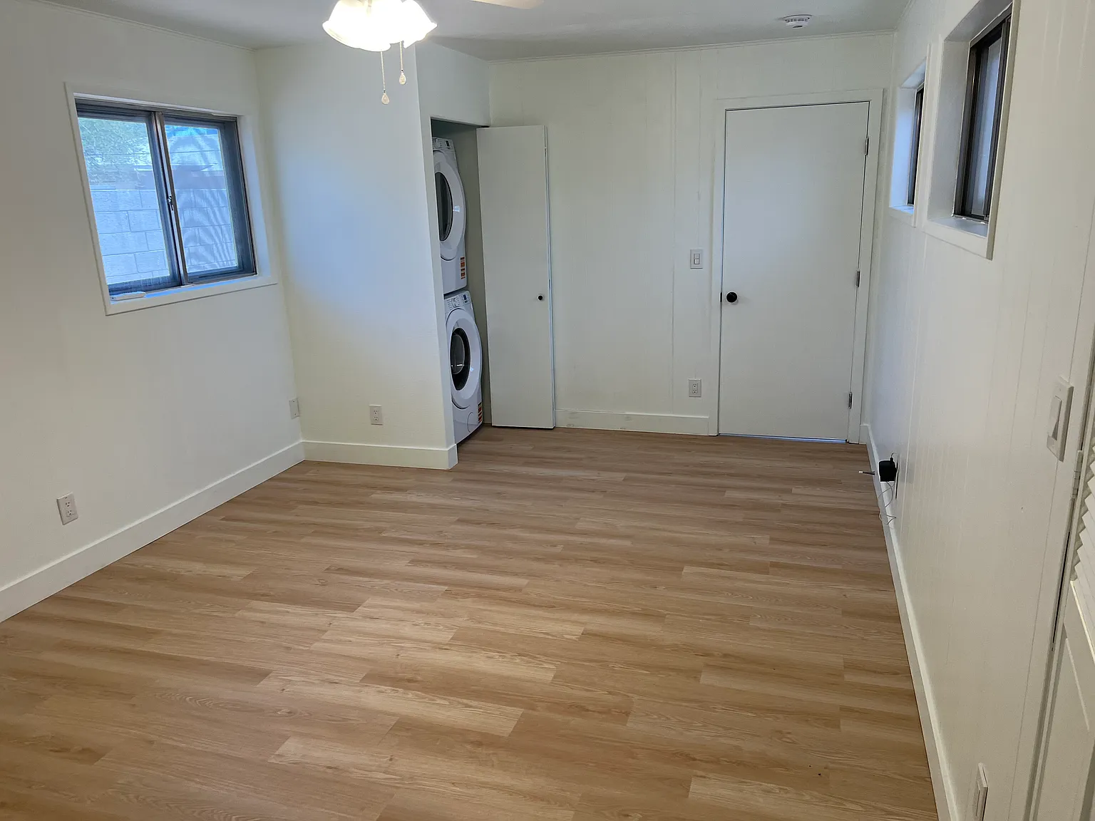 1045 E Weldon Ave — Photo 2