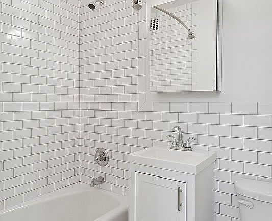 4th image of 225 E 76th St APT 4D