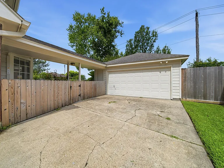 15122 Greenleaf Ln — Photo 7