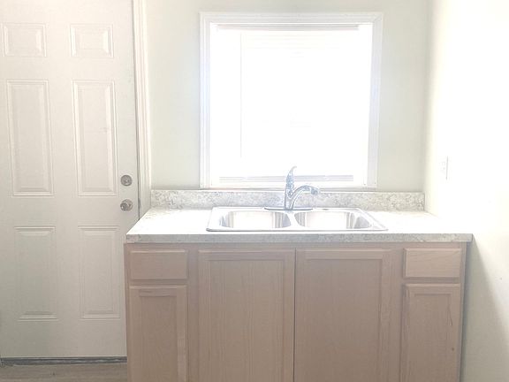 3rd image of 934 India Ave