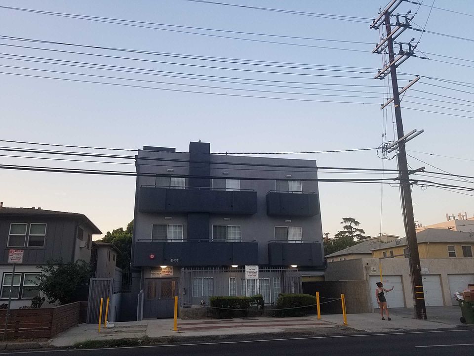 1st image of 11045 Moorpark St