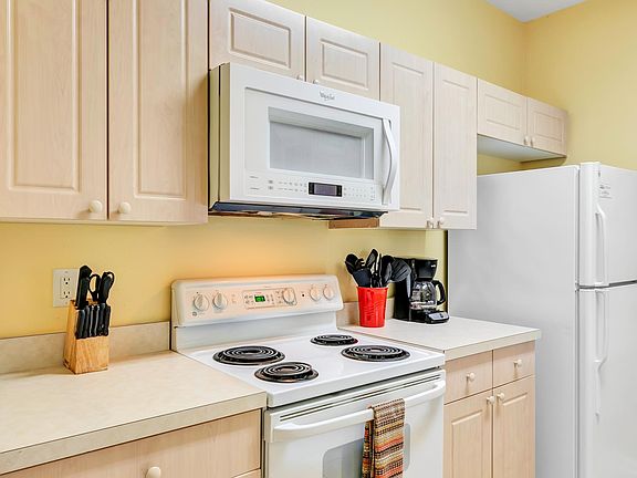 3rd image of 2306 Silver Palm Dr APT 203