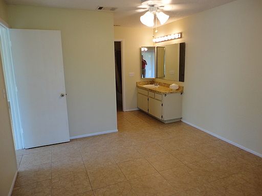 3rd image of 549 SW Sara Blvd